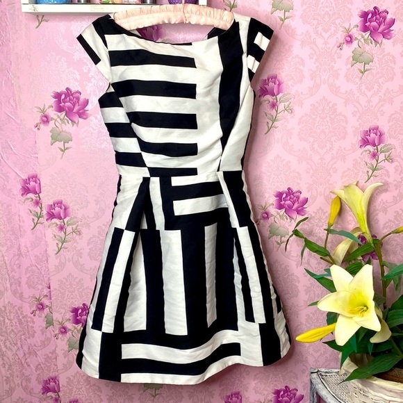 kate spade Dresses & Skirts - 🌹 Kate Spade 🌹 NWT Multi Strap Bow Back Dress W/ Pockets